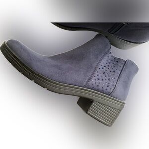 Bzees women’s washable navy blue bootie size 8M